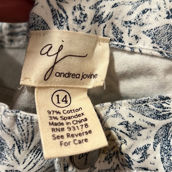 NWT Andrea Jovine Super soft & stretchy White and blue Jeans - Picture 3 of 4
